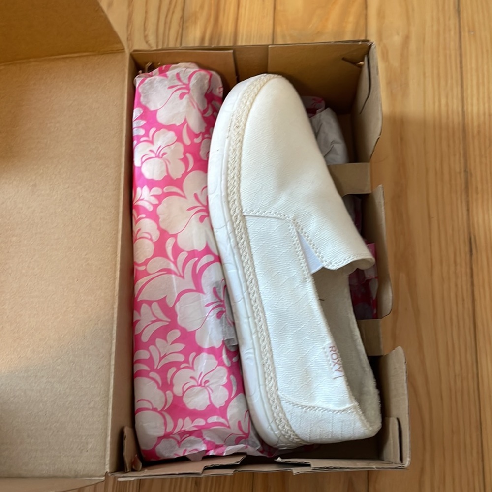 brand new roxy shoes